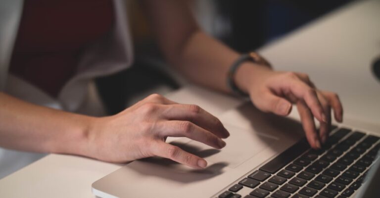 Random Topic Generator vs Writing Prompts: What’s More Effective?